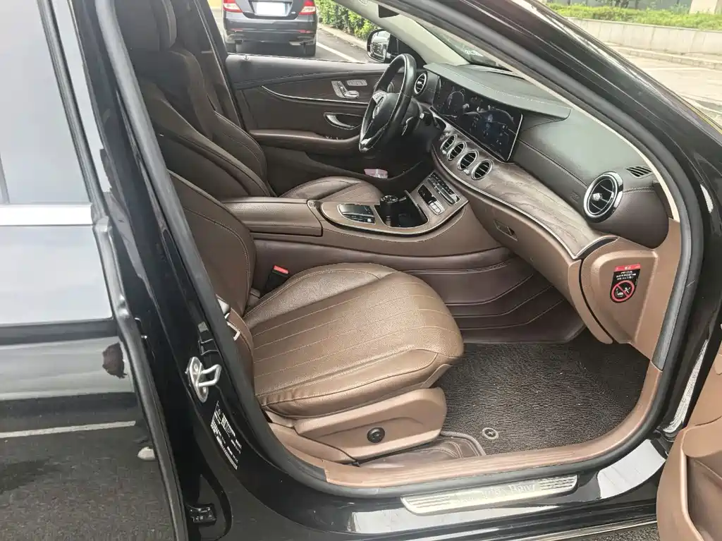 Mercedes-Benz E-Class — миниатюра 7