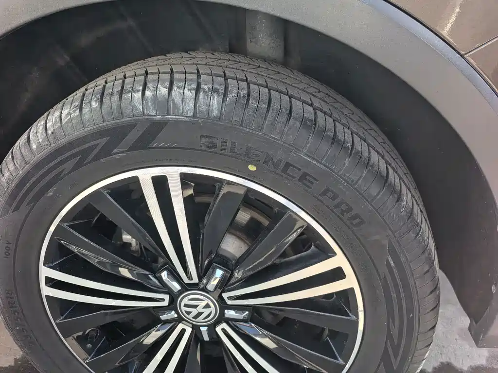 Volkswagen Tiguan L — миниатюра 14