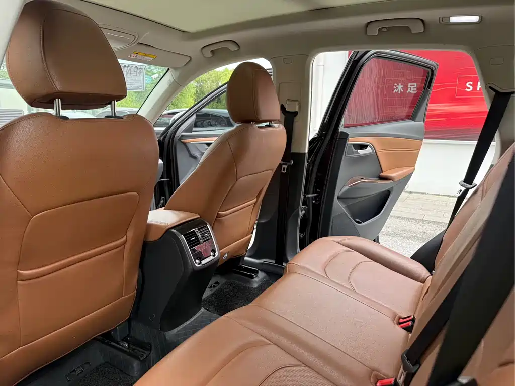 Borgward BX7 — миниатюра 9