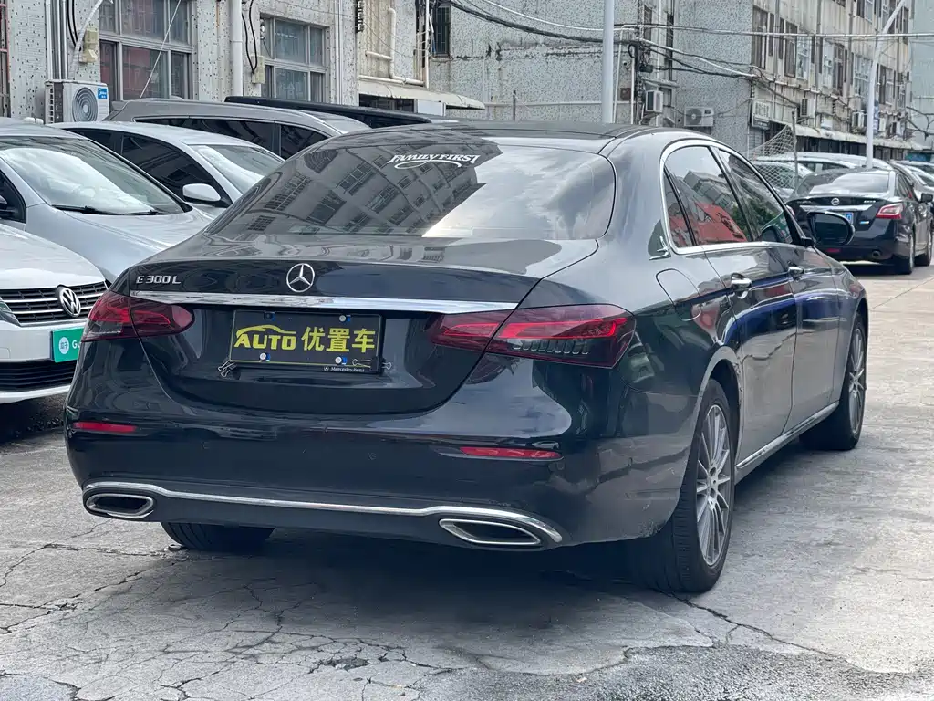 Mercedes-Benz E-Class — миниатюра 8