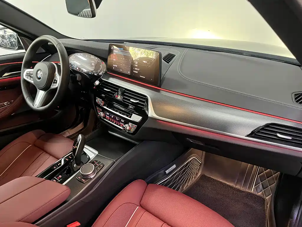 BMW 5 Series — миниатюра 11