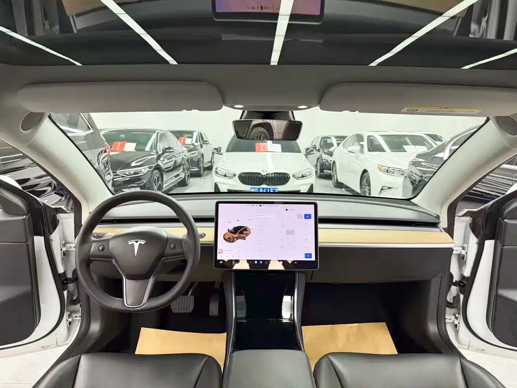 Tesla Model 3 — миниатюра 9