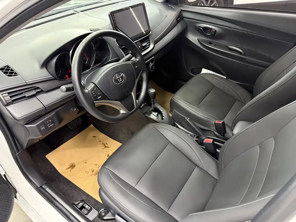 Toyota Yaris L - фото 13