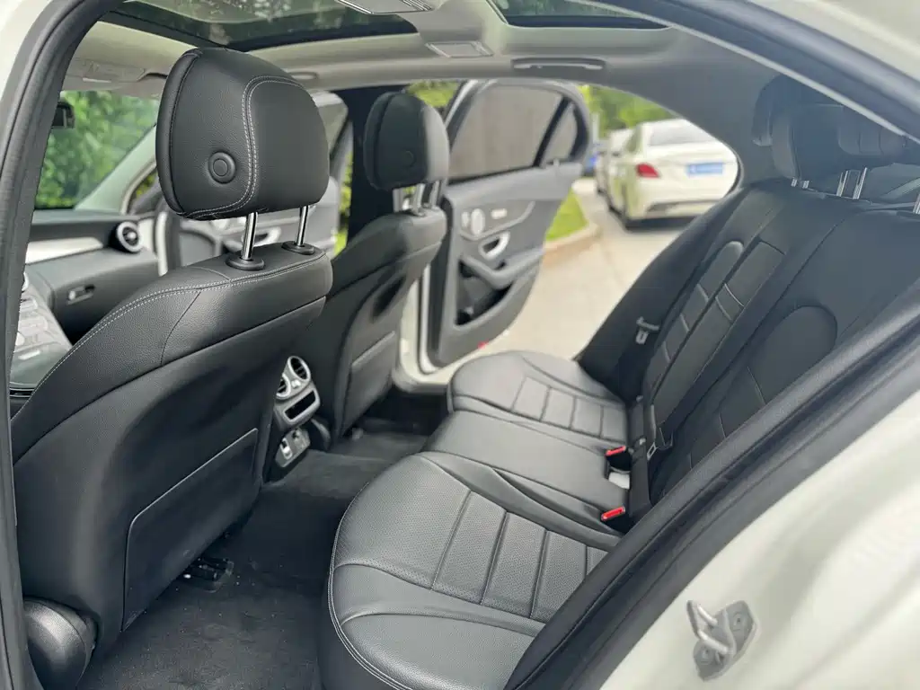 Mercedes-Benz C-Class — миниатюра 6