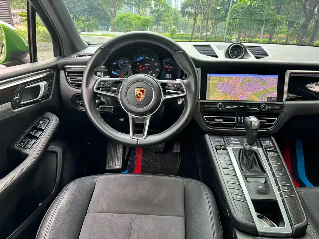 Porsche Macan — миниатюра 11