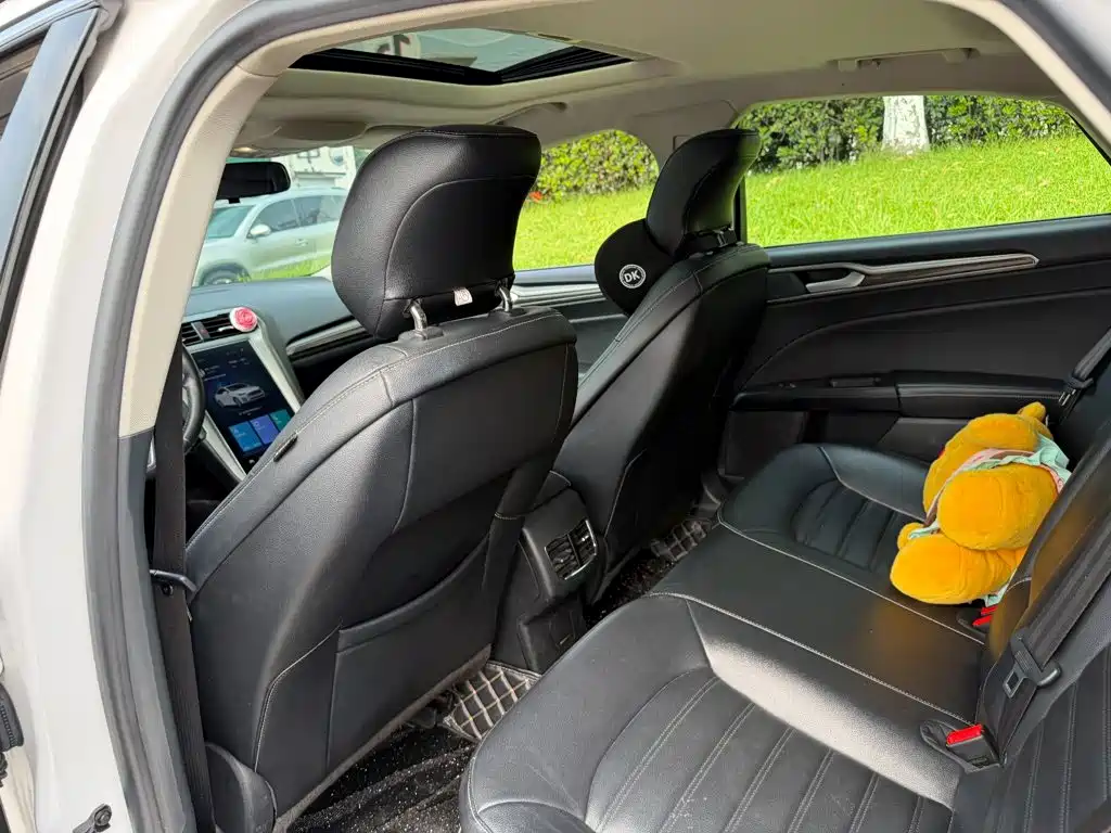 Ford Mondeo — миниатюра 11