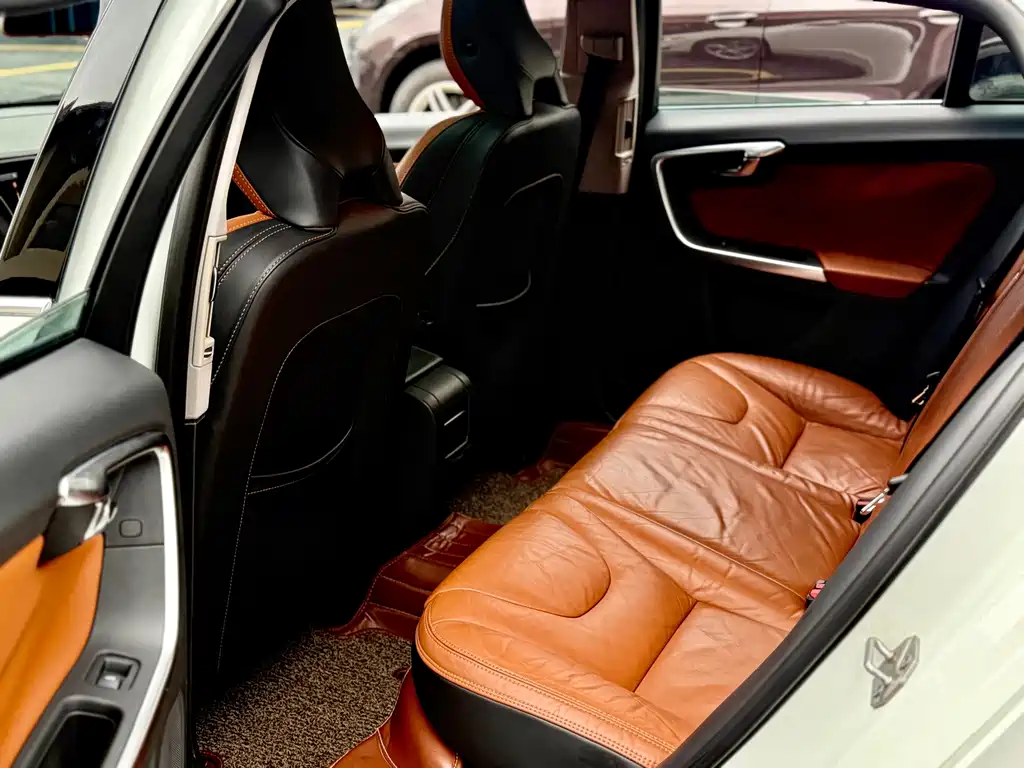Volvo V60 — миниатюра 12