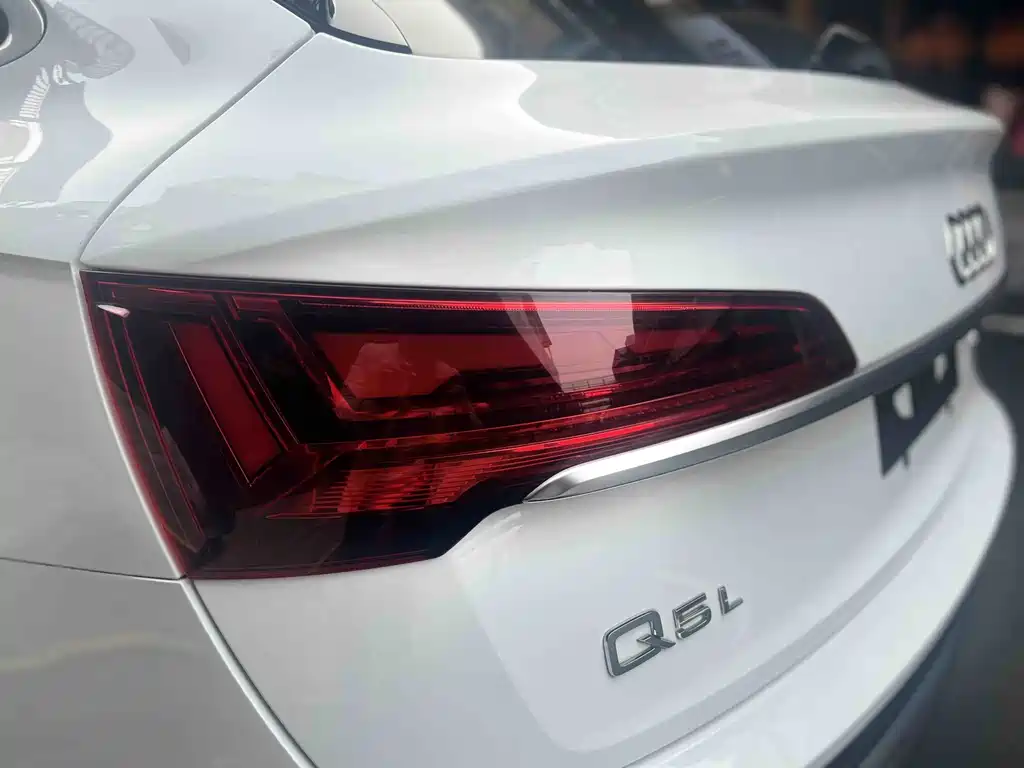 AUDI Q5L SPORTBACK