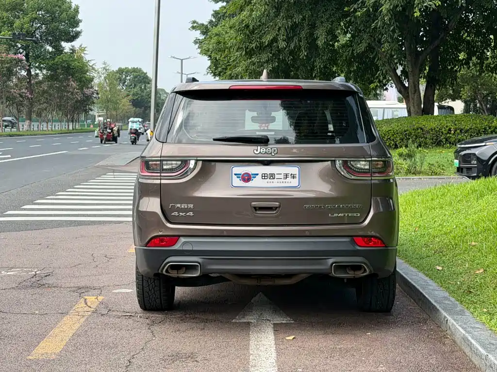 Jeep Grand Commander — миниатюра 5