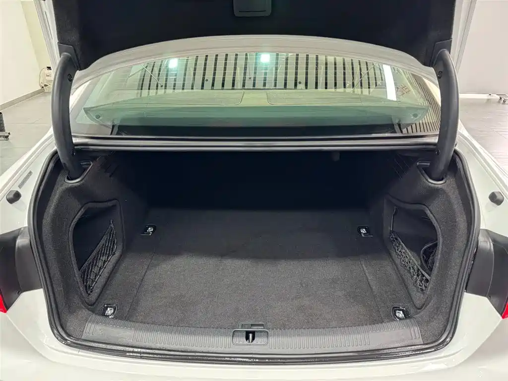 Audi A4L — миниатюра 6