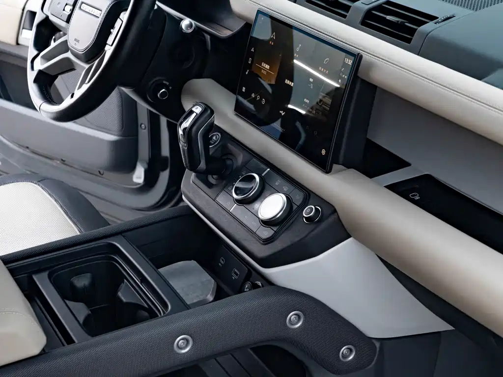 Land Rover Defender — миниатюра 19