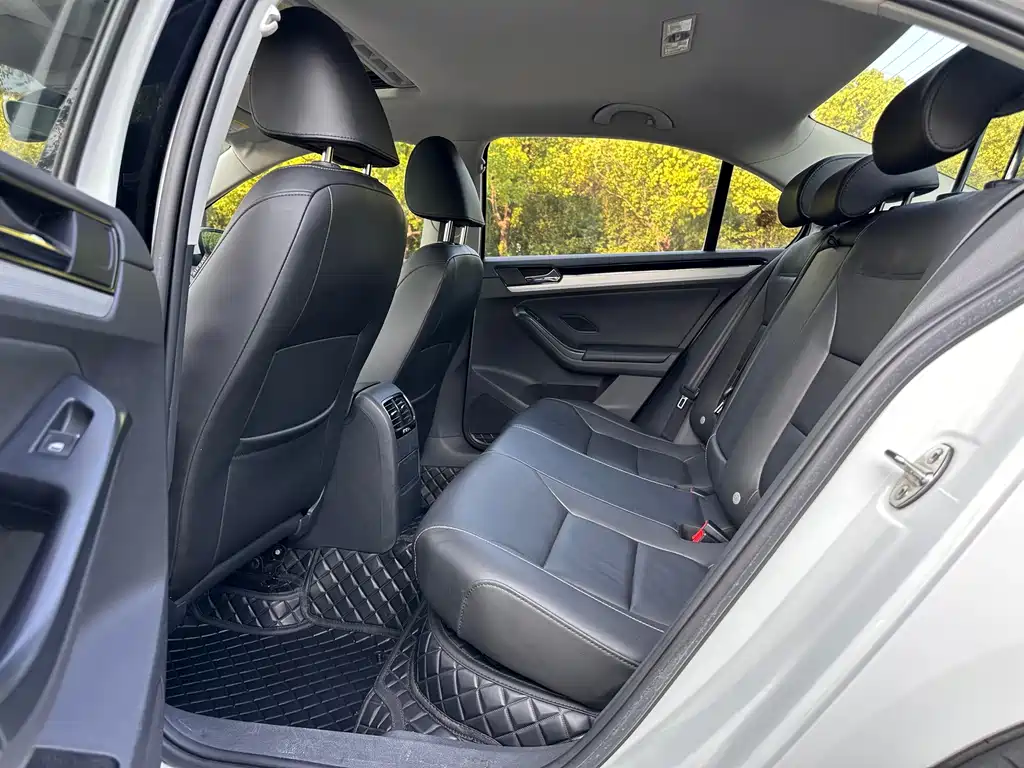 Volkswagen Sagitar — миниатюра 17