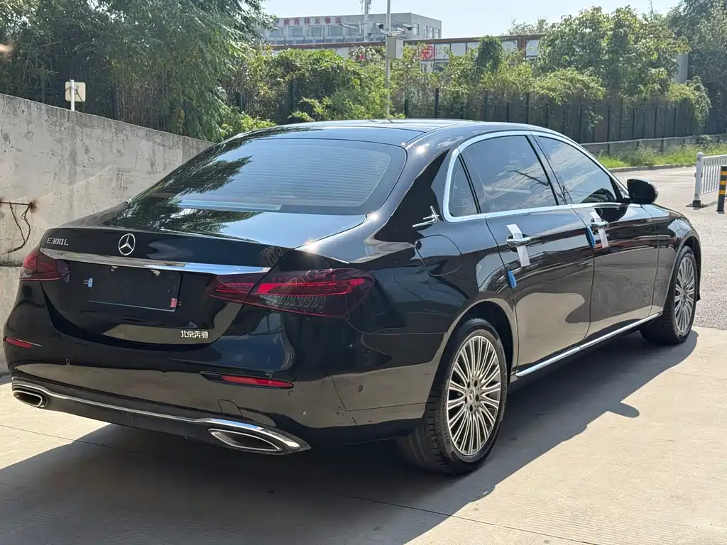 Mercedes-Benz E-Class — миниатюра 7