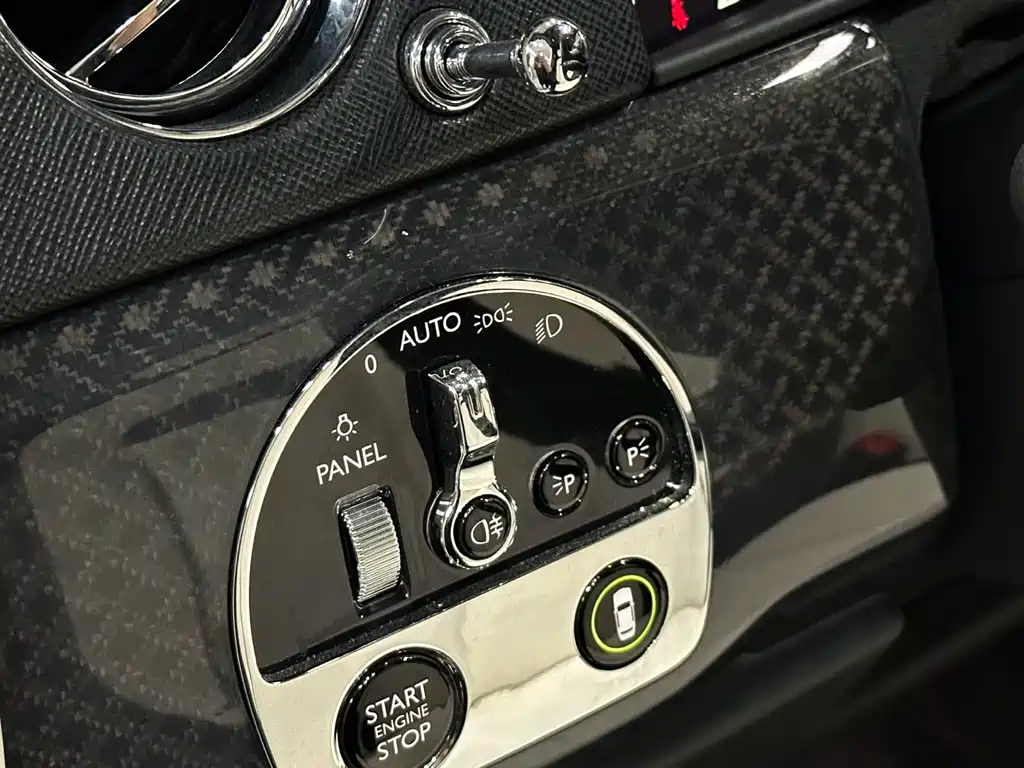 Rolls-Royce Cullinan — миниатюра 11