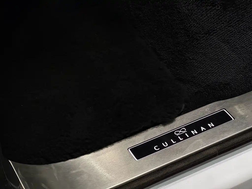 Rolls-Royce Cullinan — миниатюра 26