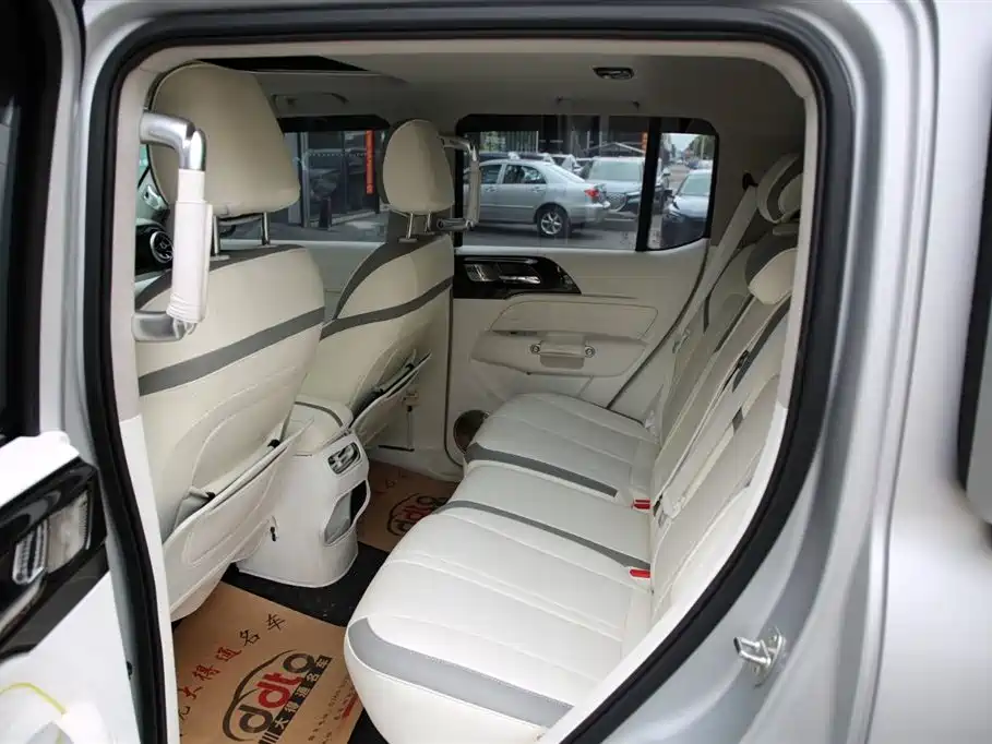 TANK CO CREATION TANK 300