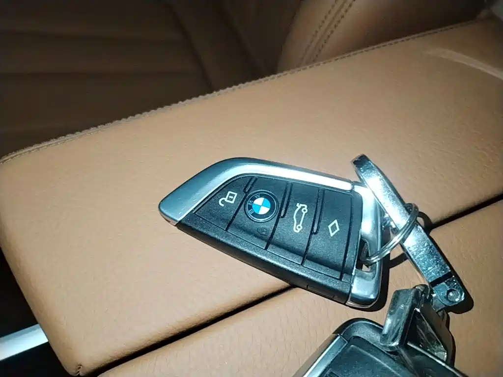 BMW 5 Series — миниатюра 9