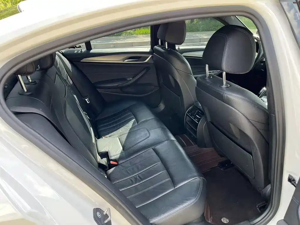 BMW 5 Series (Import) — миниатюра 12