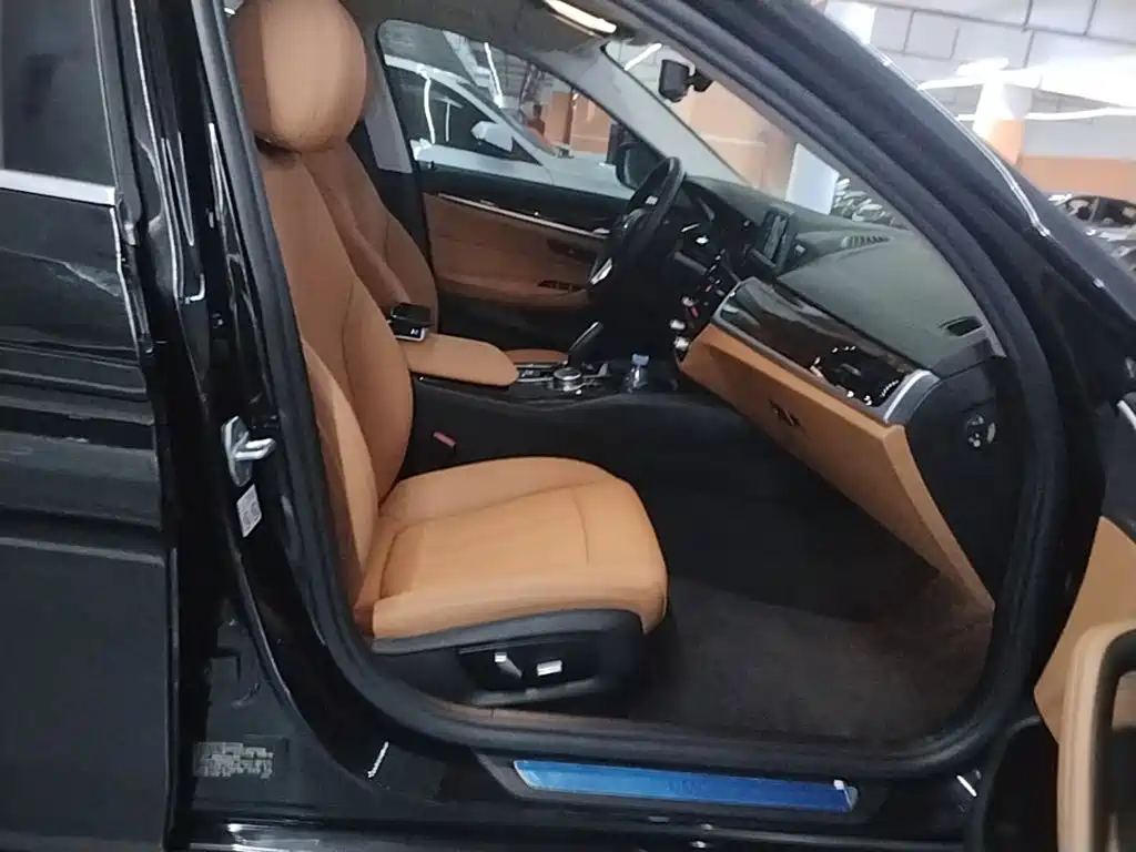 BMW 5 Series — миниатюра 25