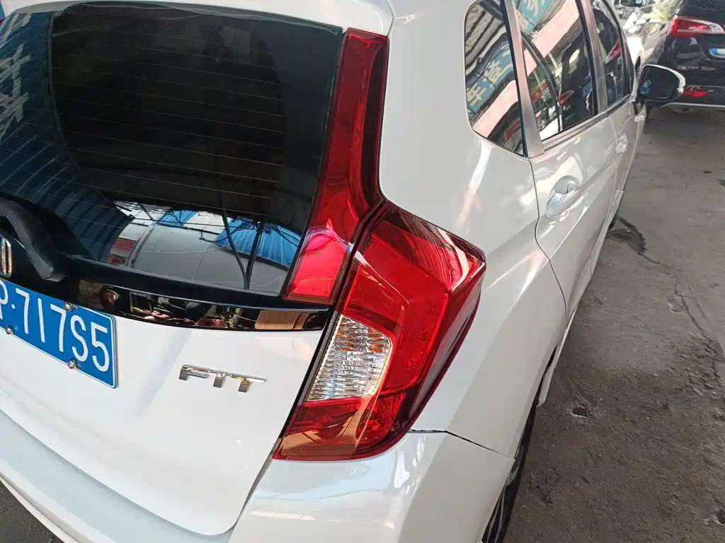 Honda Fit — миниатюра 8