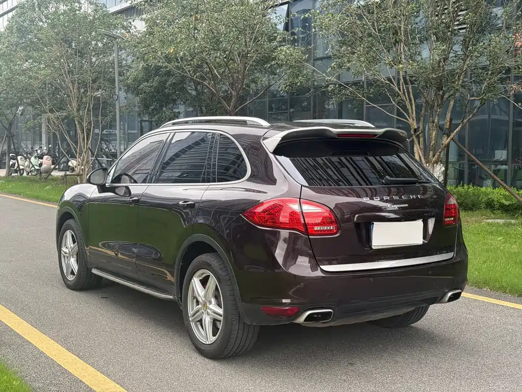 Porsche Cayenne — миниатюра 6