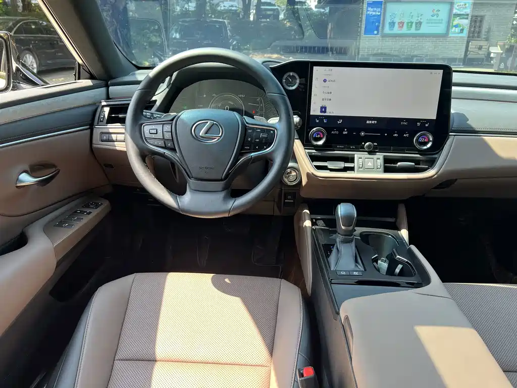 Lexus ES — миниатюра 6