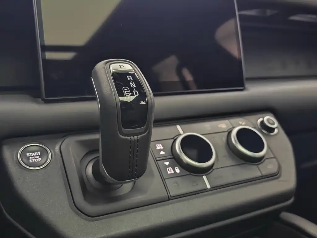 Land Rover Defender — миниатюра 17