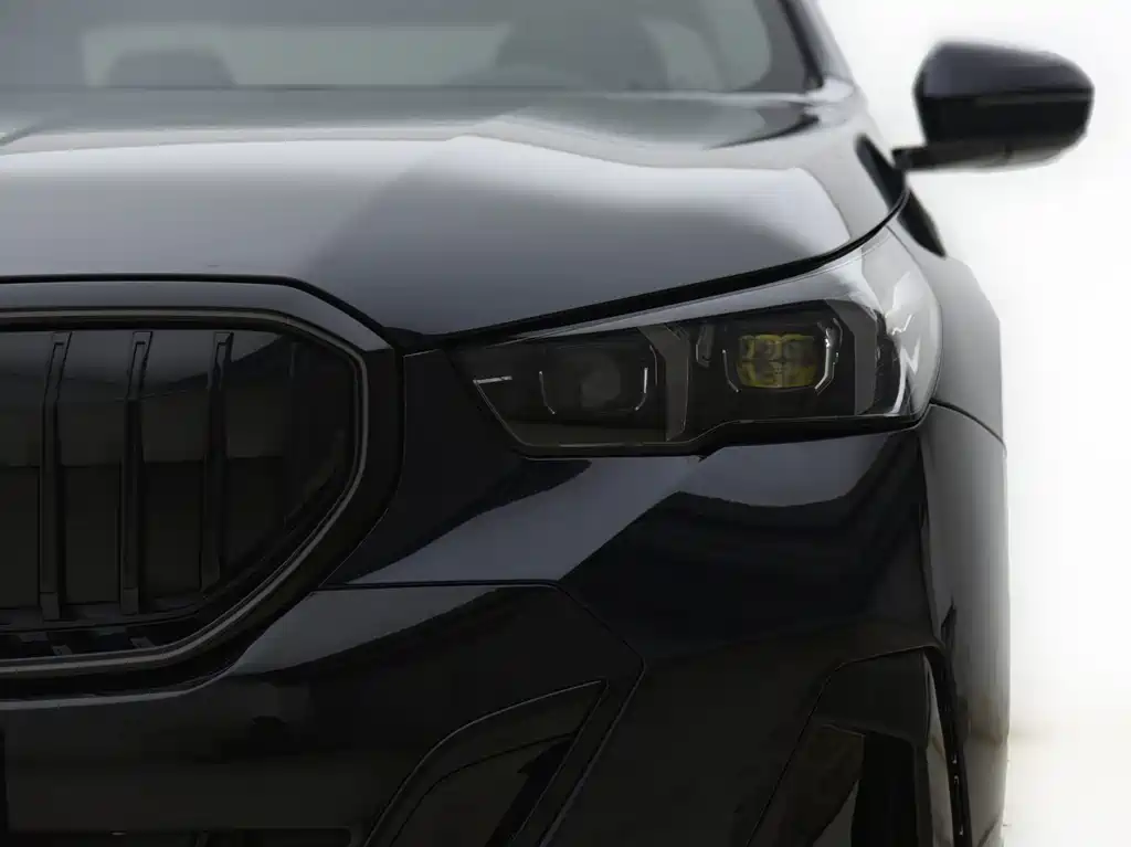 BMW 5 Series — миниатюра 11
