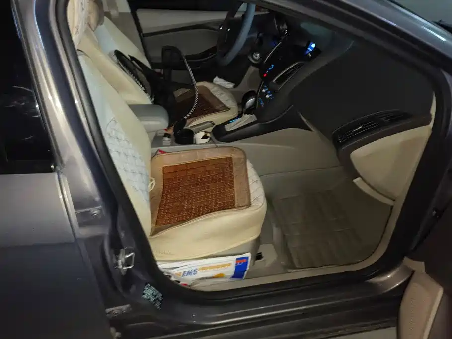 Ford Focus — миниатюра 8