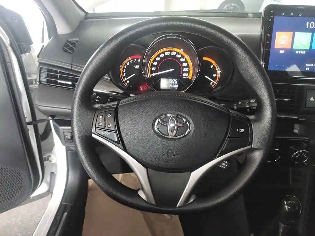 Toyota Yaris L — миниатюра 11