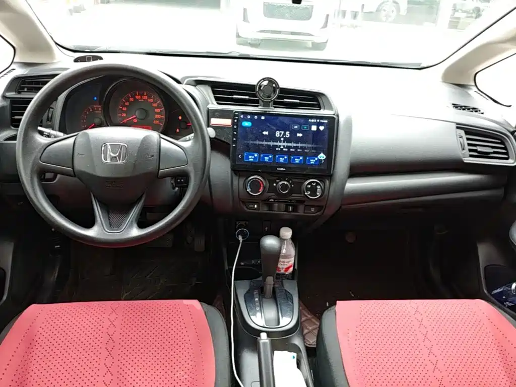 Honda Fit — миниатюра 10
