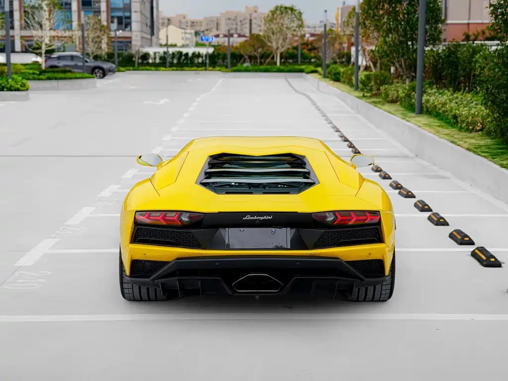 Lamborghini Aventador — миниатюра 9