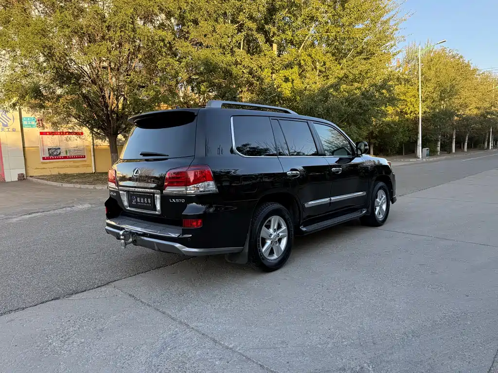 Lexus LX — миниатюра 7