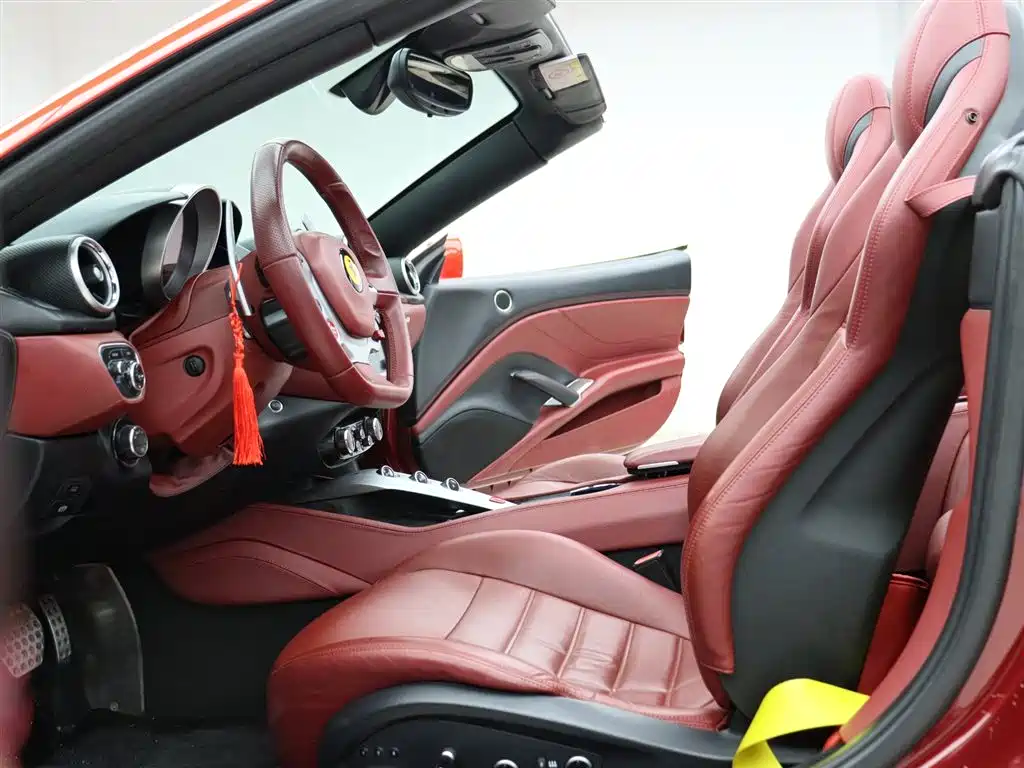 FERRARI CALIFORNIA T