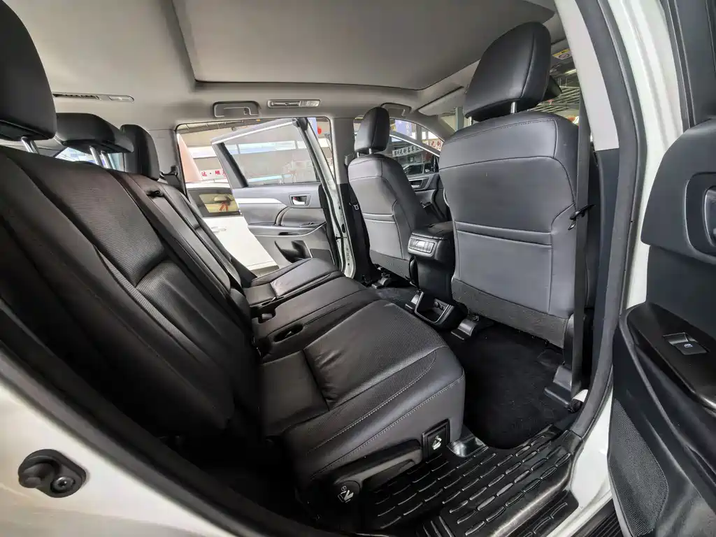 Toyota Highlander — миниатюра 8