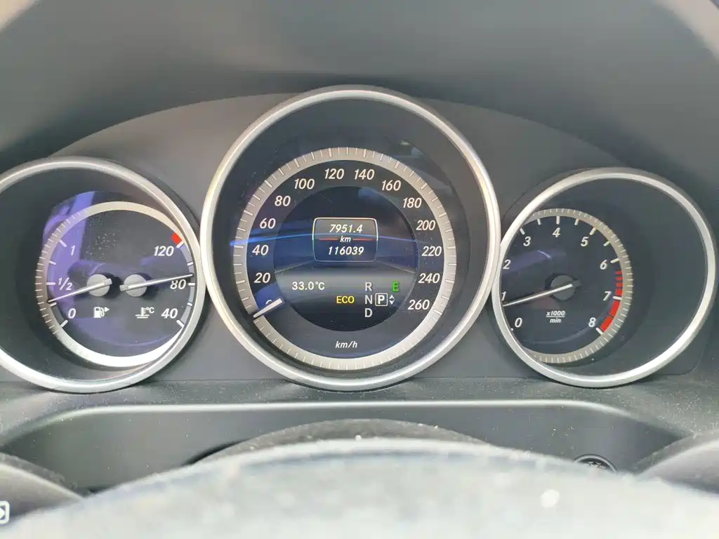 Mercedes-Benz E-Class — миниатюра 5