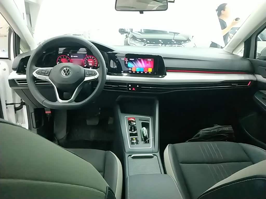 Volkswagen Golf 1.4 л 2022 г. Белый, пробег 47300 км