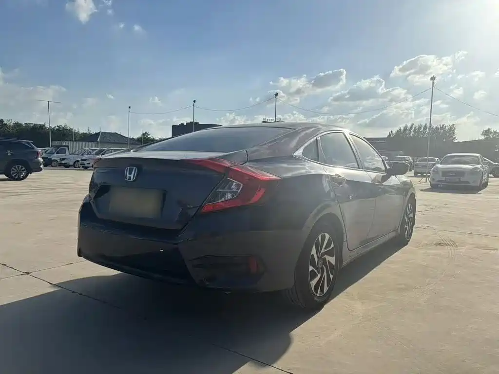 Honda Civic — миниатюра 9