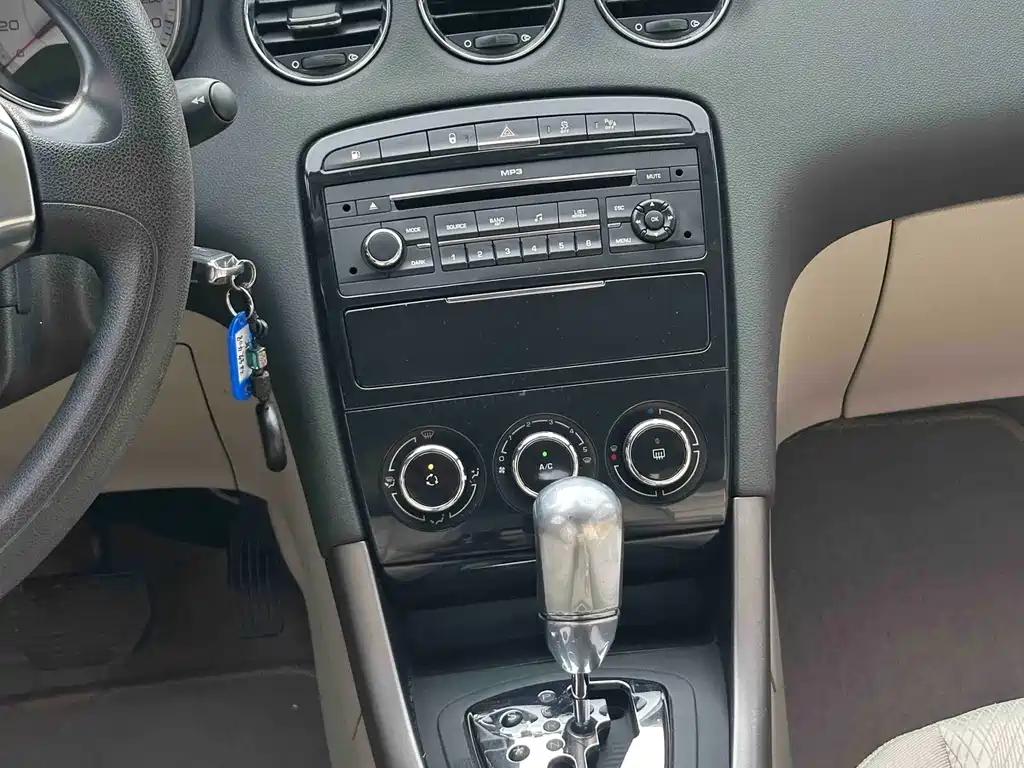Peugeot 408 — миниатюра 8