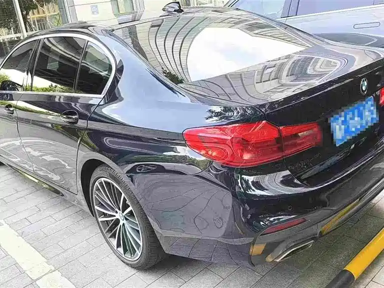 BMW 5 Series — миниатюра 3