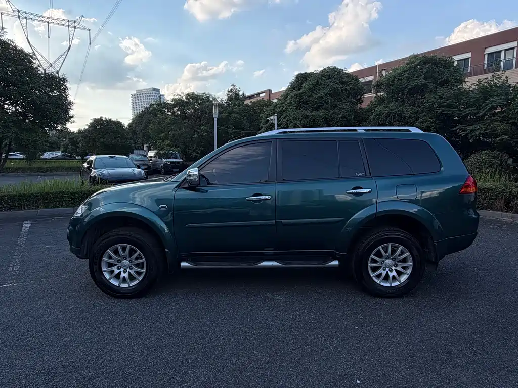 Mitsubishi Pajero Sport — миниатюра 4