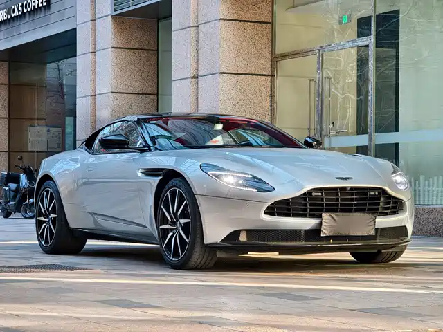ASTON MARTIN DB11