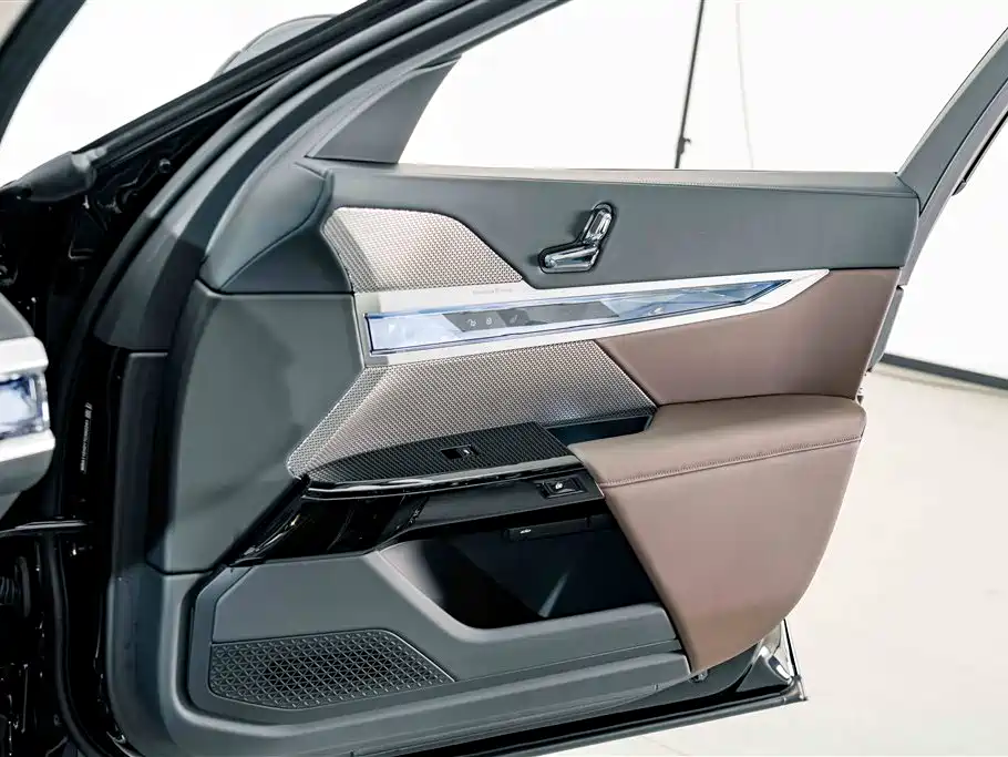 BMW 7 Series — миниатюра 14