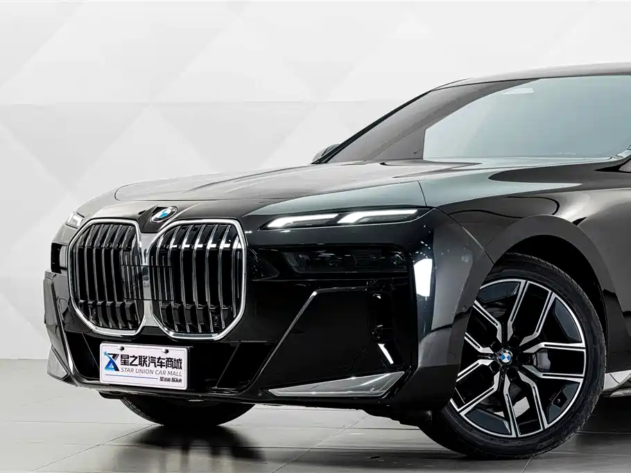 BMW 7 Series — миниатюра 3