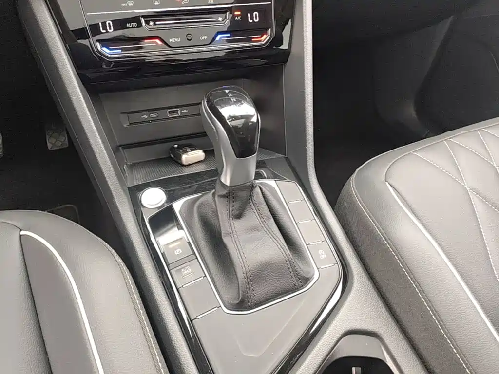 Volkswagen Tiguan L — миниатюра 14