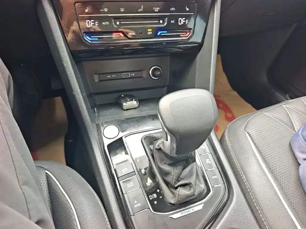 Volkswagen Tiguan L PHEV — миниатюра 14