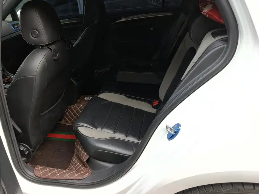 Volkswagen Golf — миниатюра 11