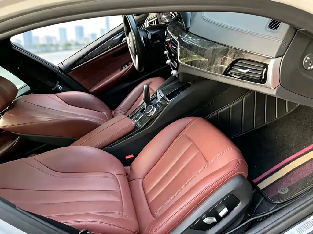BMW 5 Series — миниатюра 9