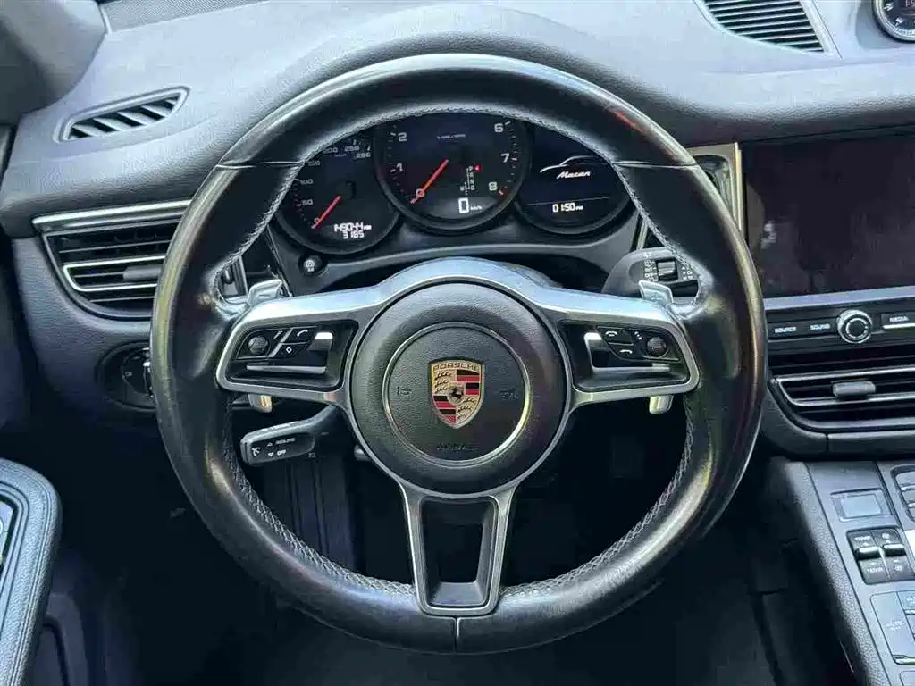 Porsche Macan — миниатюра 6
