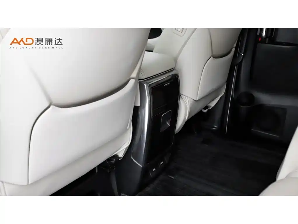 Toyota Alphard — миниатюра 10